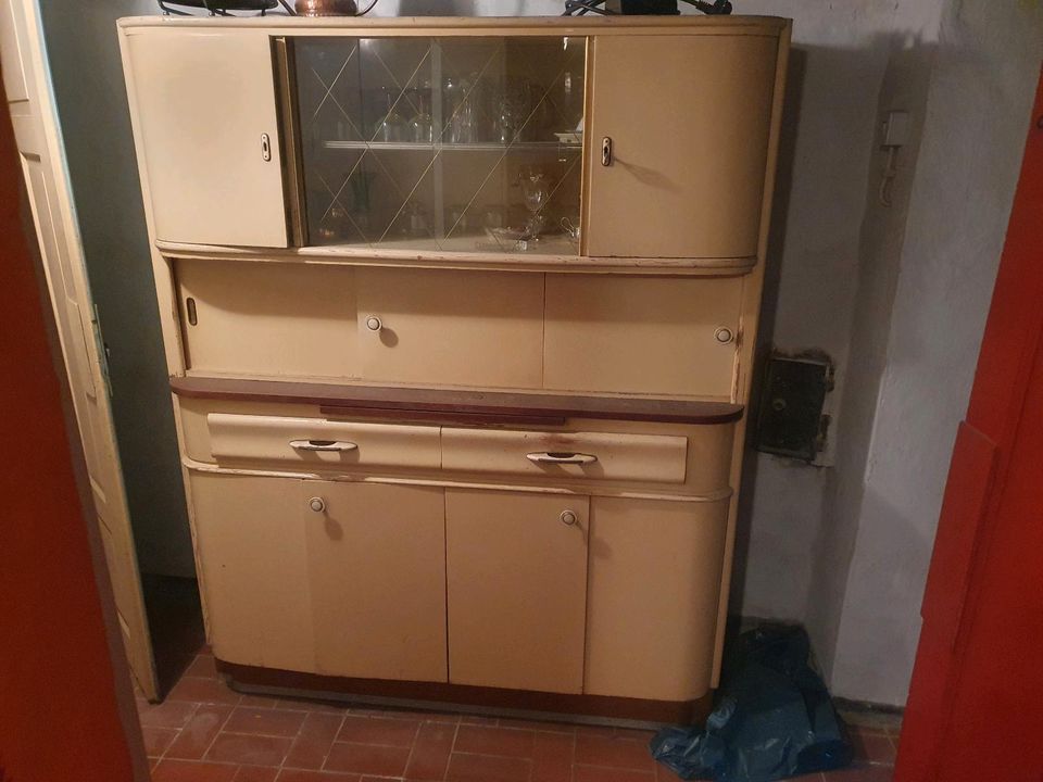 Küchenbuffet weiß beige antik alt shabby Nostagie Stihl Alter ? in Ober-Flörsheim