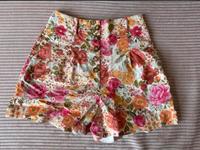 Sezane Bermuda Shorts Gr. 36 Blumenmuster Niedersachsen - Oldenburg Vorschau