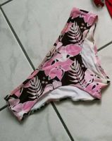 Florale Bikini Hose rosa braun weiß Blütenmuster Gr. 38/40 NEU Nordrhein-Westfalen - Euskirchen Vorschau