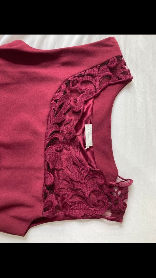 Figurbetontes Mini-Kleid mit Spitze und Raffung in Frankfurt am Main