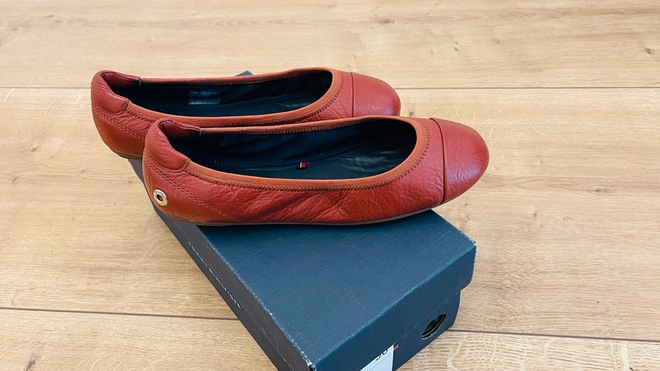 Tommy Hilfiger Ballerinas Gr. 36 braun in Wetter (Ruhr)