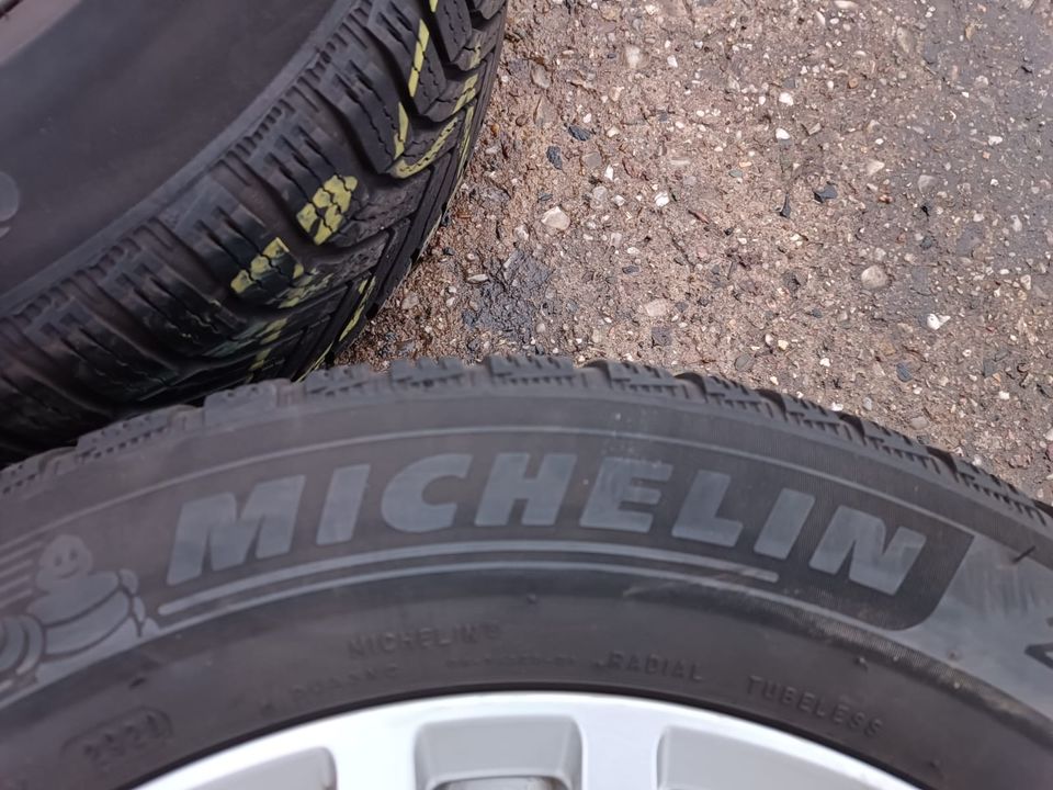 Winterräder BMW X1 X2 F48 F39 225 55 17 Michelin 6/7mm in Colditz