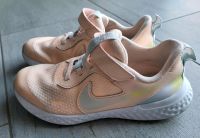 Gr. 33 Nike Sportschuhe Sneakers Turnschuhe Hallenschuhe apricot Hessen - Mühlheim am Main Vorschau