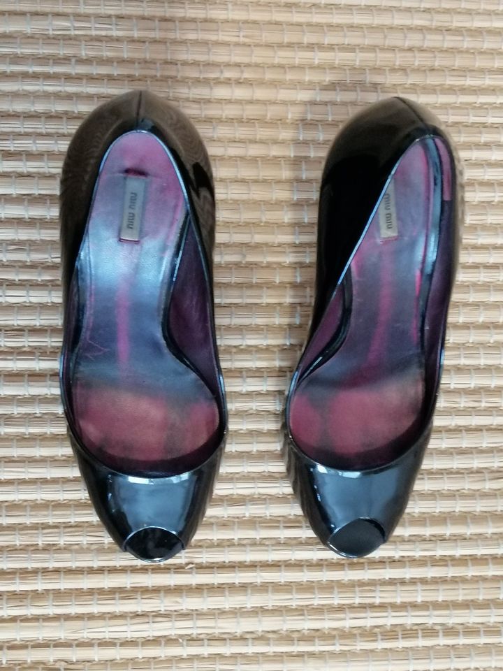 MIU MIU (MiuMiu by Prada) PeepToe-Pumps Lack-Leder Schwarz Gr.39 in Berlin