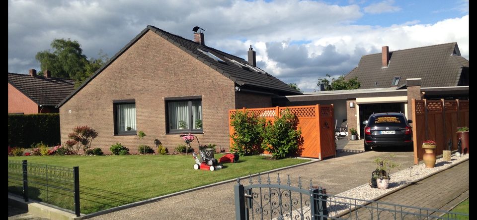 Dachgeschoss - Wohnung im Einfamilienhaus mit kleinem Garten. in Oldenburg