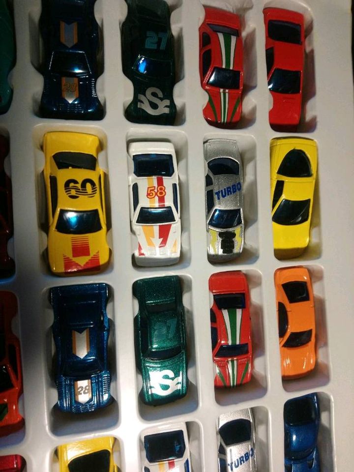 Dickie-Spielzeug-Autos, Sammlung, 32+8 in Kalefeld