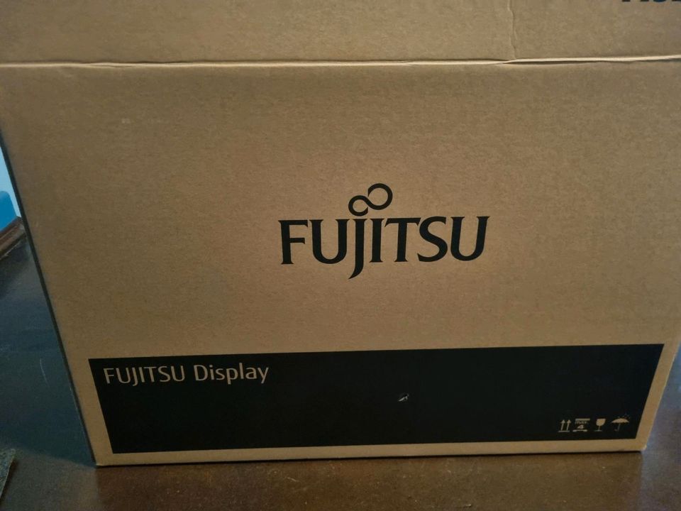 Fujitsu Monitor + Maus & Tastatur in Hamburg