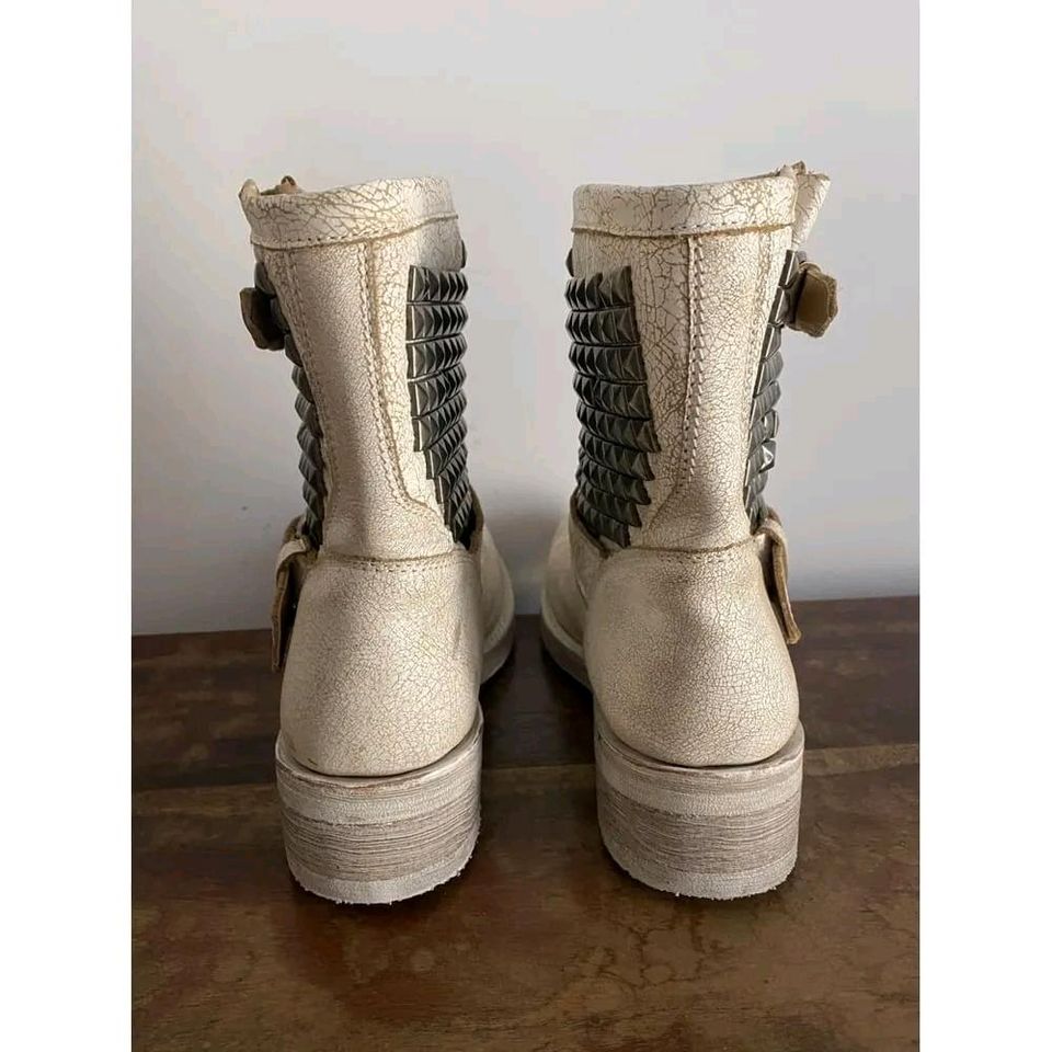 Ash Boot fast neu weiss Nieten Vintag Boheme Stiefel  trndy in Berlin