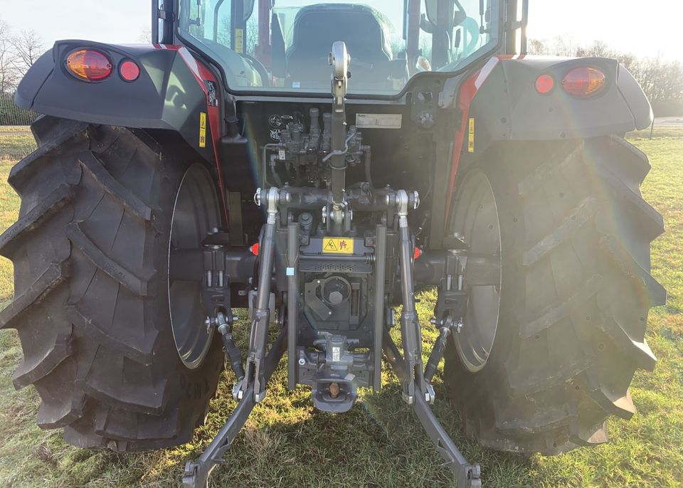 Massey Ferguson 4709M mit Frontlader in Sulingen