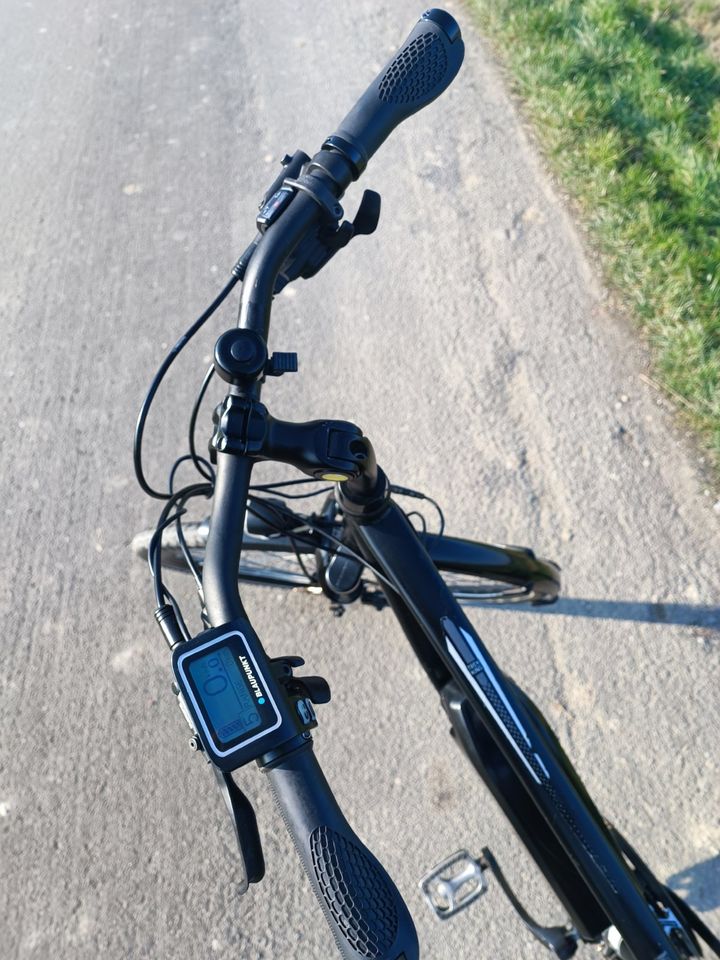 Damen E-bike im sehr guten Zustand, wenig km Led, Magura bremsen in Borchen