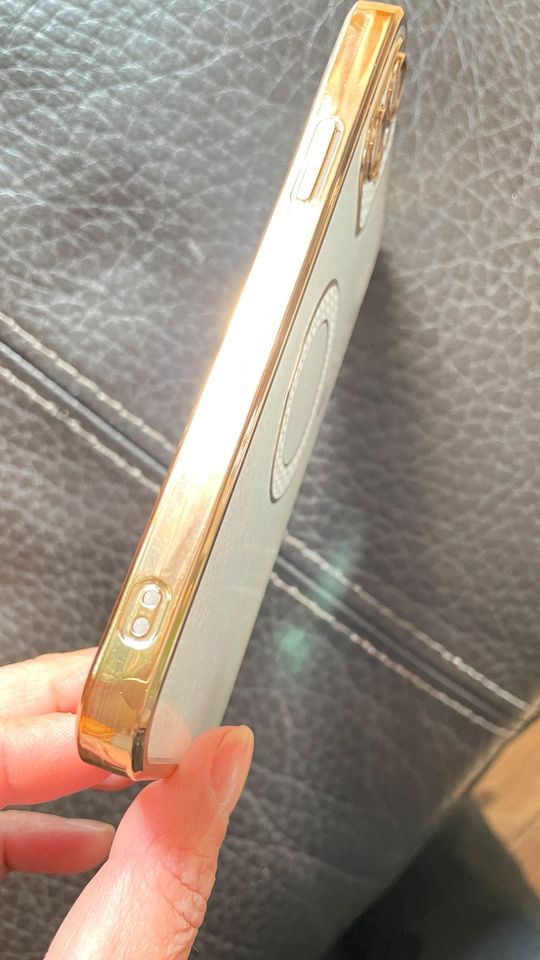 iPhone 12 Hülle Gold mit Camara , Lenzen Schutz in Fischbachau