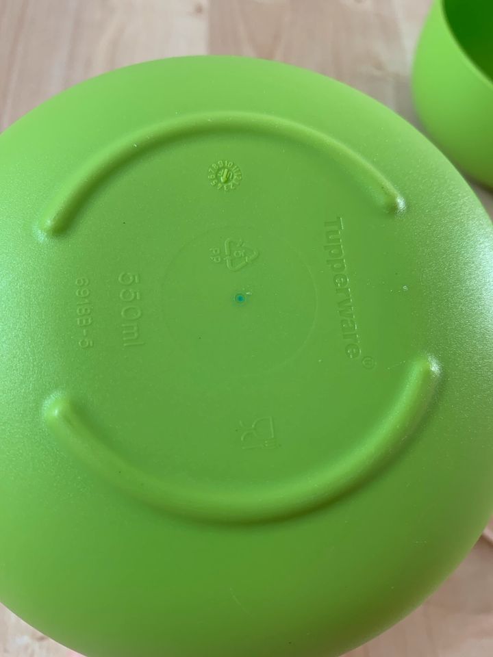 Tupperware 550ml Schüsseln plus Deckel grün/weiss in Leverkusen