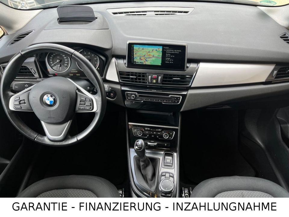 BMW Active Tourer 218 i/Garantie/1.Hand/*WENIG KM* in Neuwied