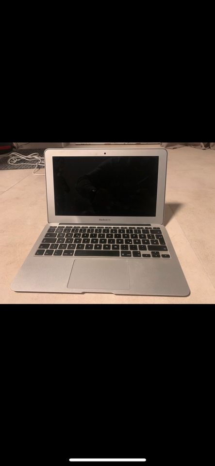 Mac Book Air 11 Zoll Model A1465 in Leipzig