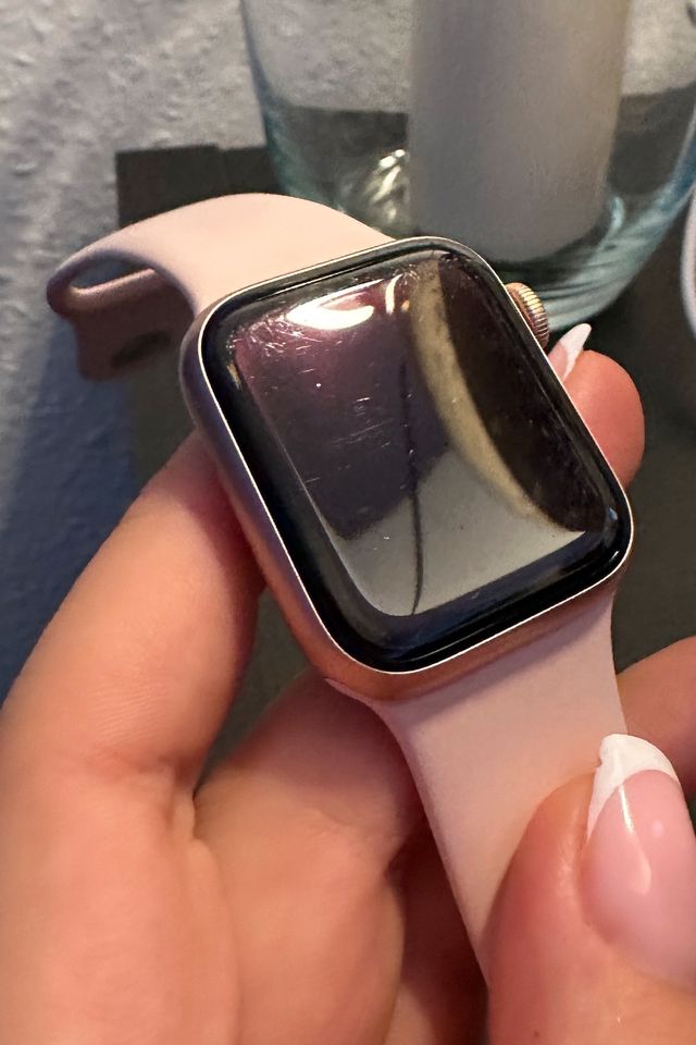 Apple Watch 6 GPS & Cellular / 40mm / Alluminiumgehäuse Gold in Berlin