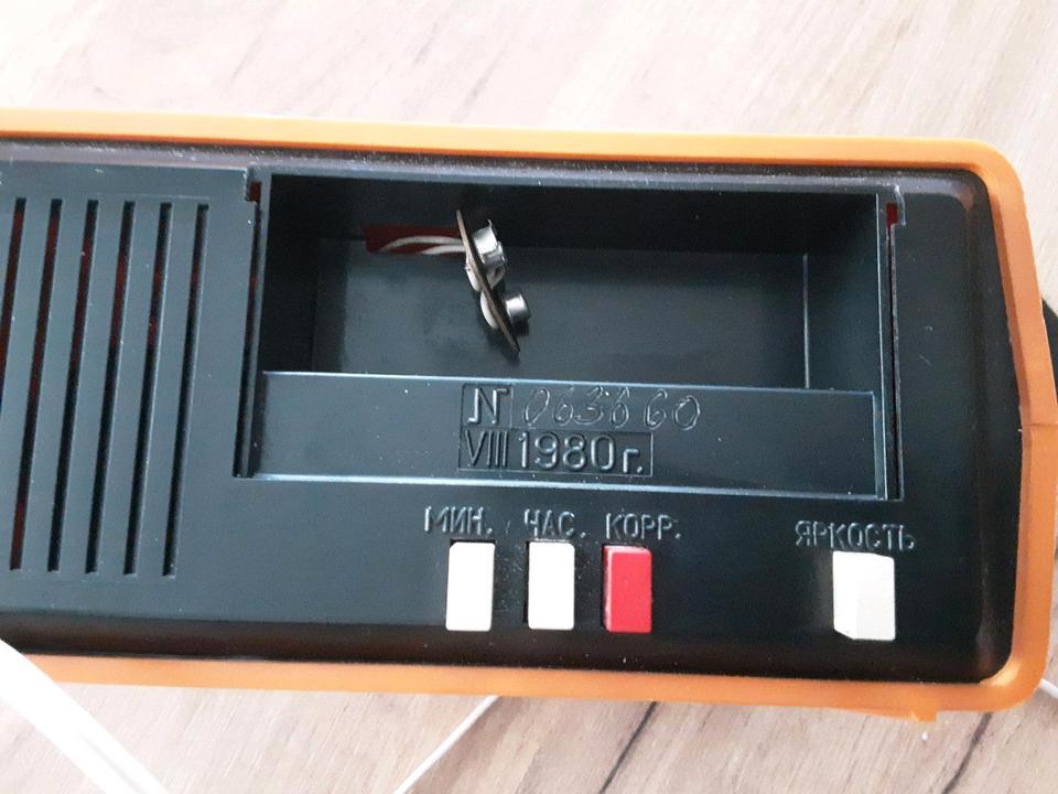 UdSSR Elektronik Uhr Digital vintage Retro Look aus  DDR  Zeiten in Magdeburg