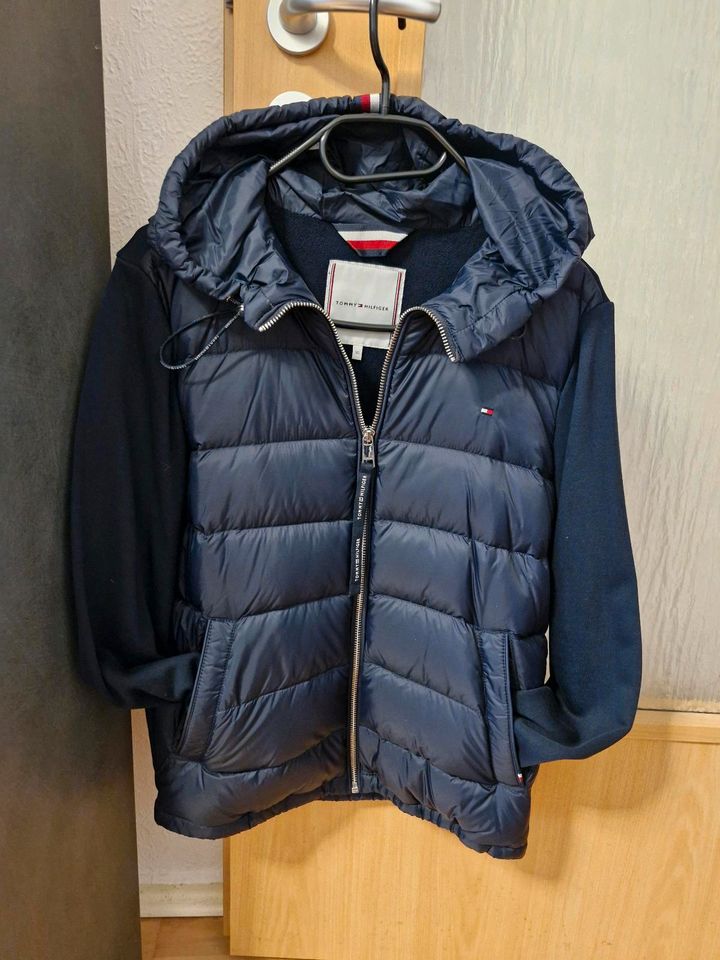 Tolle Tommy Hilfiger Sportswear/ Sweat / Daunjacke in Potsdam