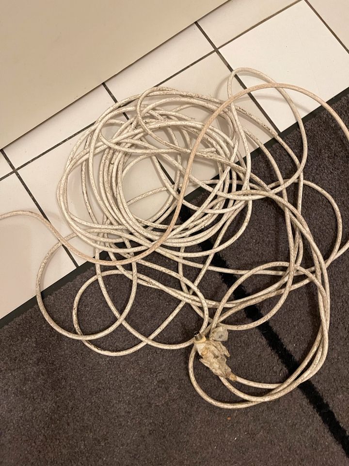 Fernseher Kabel uber 7 Meter  und Internet in München