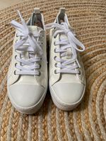 Plateau Calvin Klein Sneaker Schuhe weiss Lack 40 Nordrhein-Westfalen - Bad Oeynhausen Vorschau