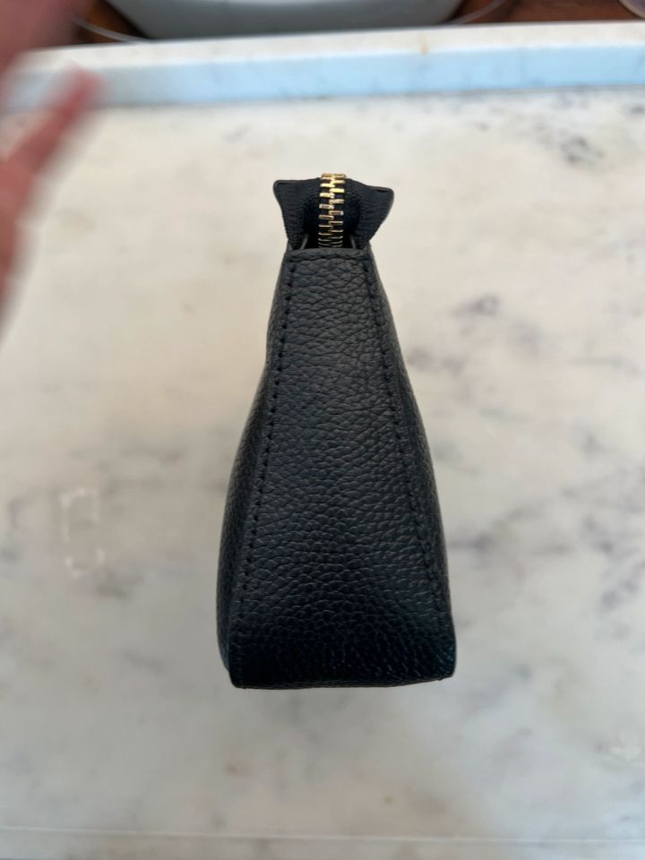 Michael Kors Tasche Pochette schwarz gold Leder in Köln