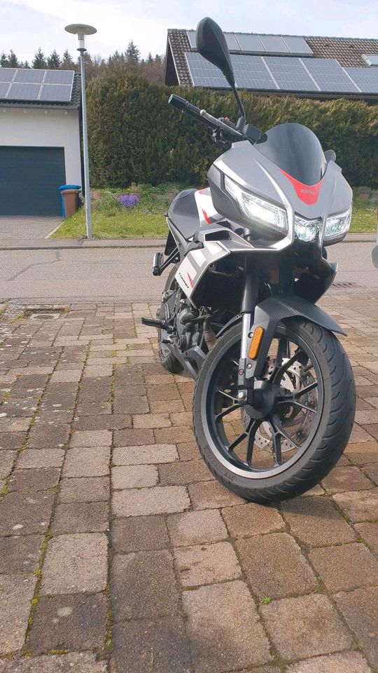 Aprilia tuono 125ccm weiß in Deißlingen