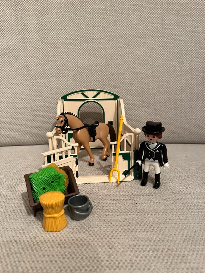 Playmobil Pferdebox mit Zubehör in Essen
