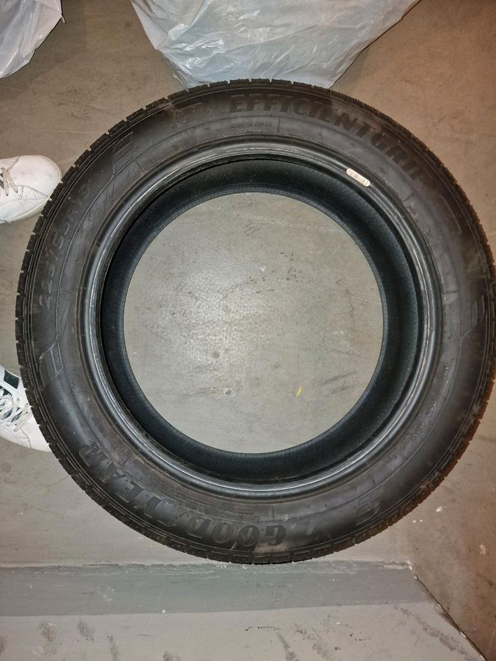 4xGoodyear Efficience 225/55/R19 98 Y SUV in Bonn