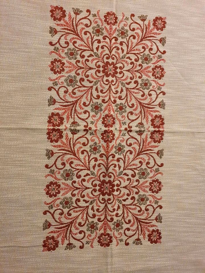 Südtiroler Tischdecke, 70% Baumwolle, 30% Leinen. 170 x 138 cm in Fachbach