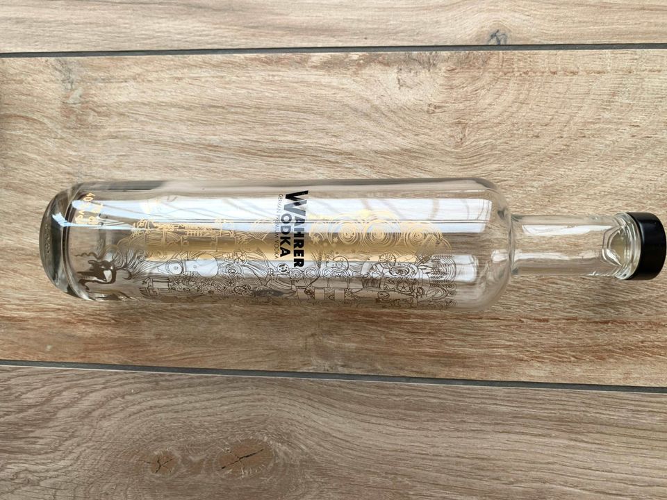 4 leere wunderschöne Bio Wodka-Flaschen - goldenes Motiv in Hamburg