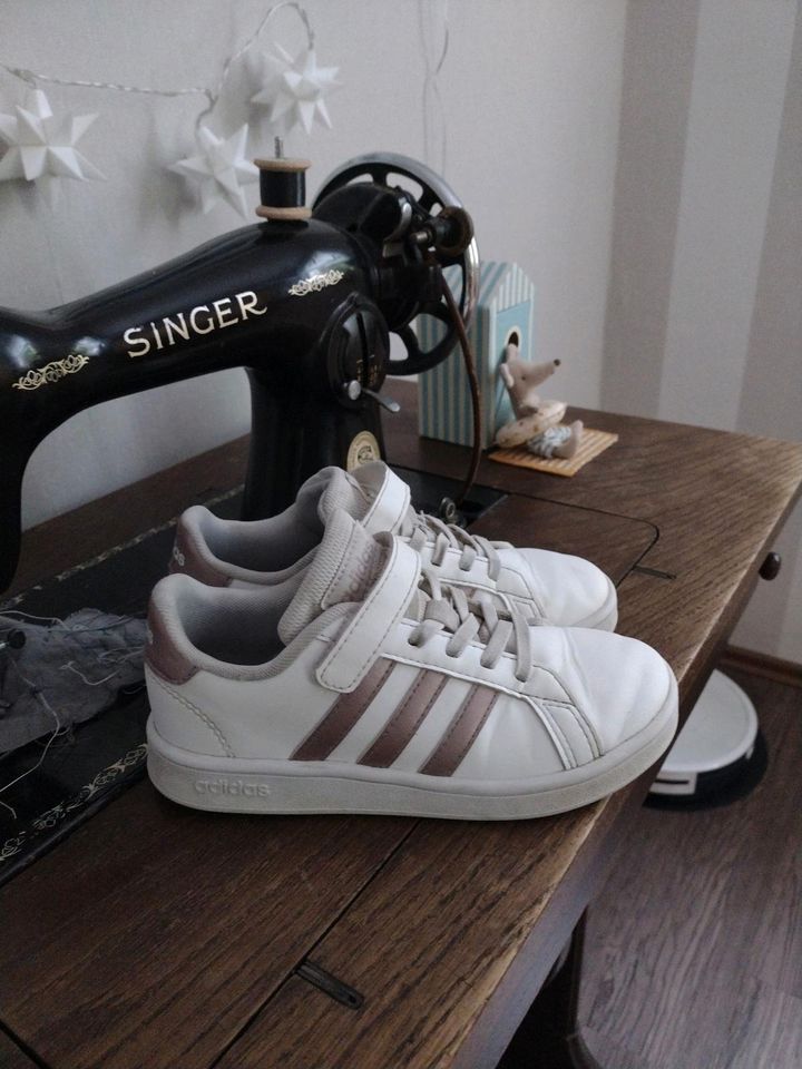 Adidas Sneaker Größe 31 in Bad Laasphe
