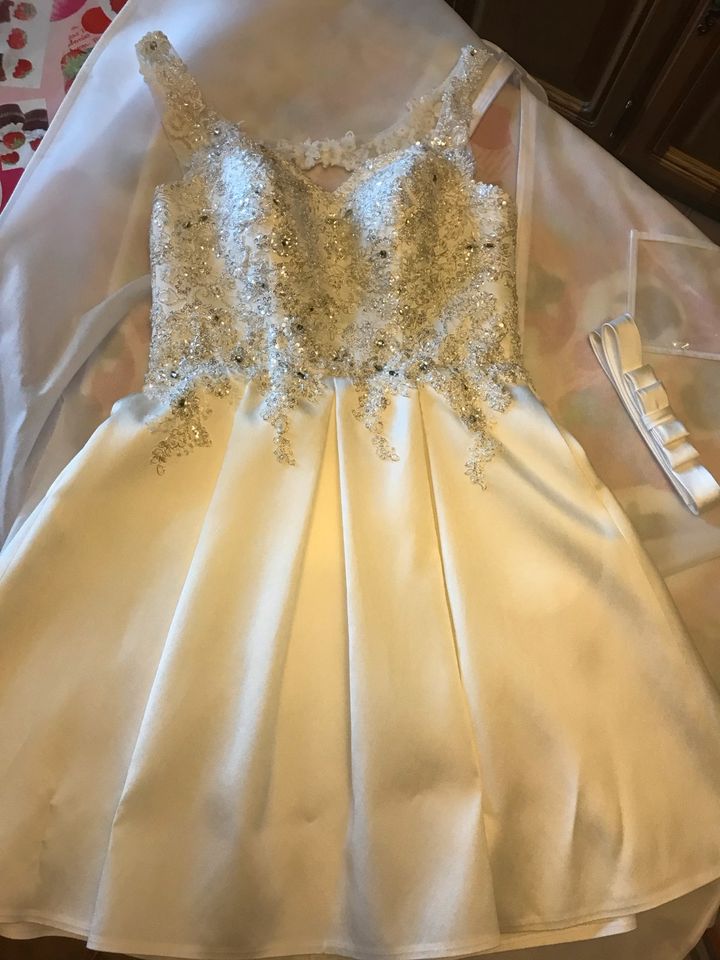 BRAUTKLEID HOCHZEITSKLEID PAILLETTEN STRASS PERLEN NEU 38/40 in Neunkirchen