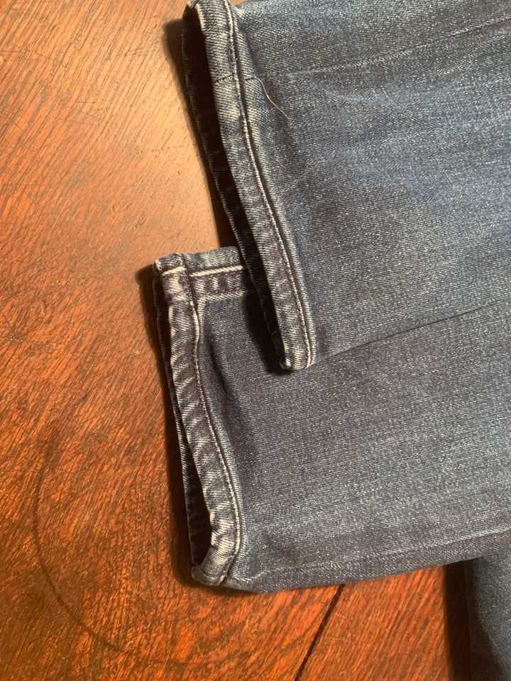 Baldessarini Jeans 30/32 in Budenheim