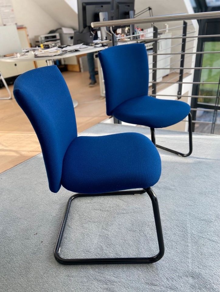 2 Stück Comforto Bürostühle/Freischwinger, blau/schwarz in Meschede