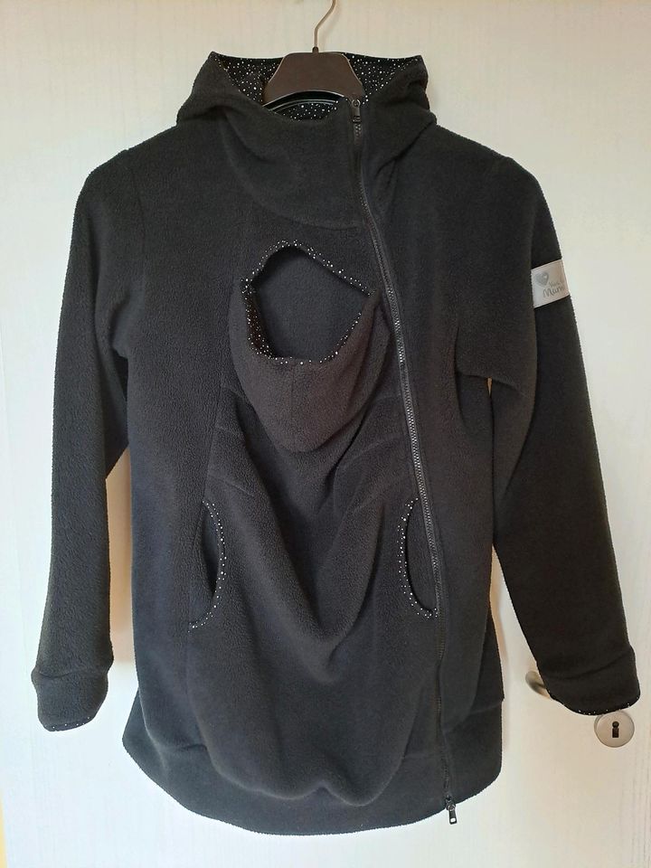 Fleecetragejacke von Viva la Mama Größe L in Rüsselsheim