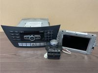 Mercedes W204 Navi Radio Navigation Monitor SET DVD A2049001813 Nordrhein-Westfalen - Dorsten Vorschau