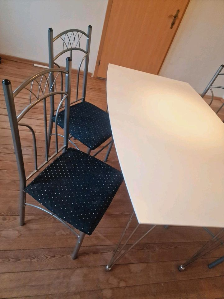 Esstisch mit Stühlen in Waren (Müritz)