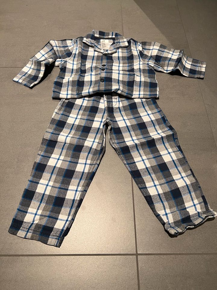 2 zuckersüße Kinderpyjamas, Grösse 98/104, H&M, top Zustand in Bad Soden am Taunus