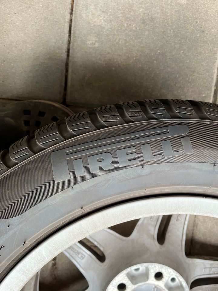 Pirelli Winterreifen  225/55  R17 mit NEU Aluminium Felgen in Störnstein