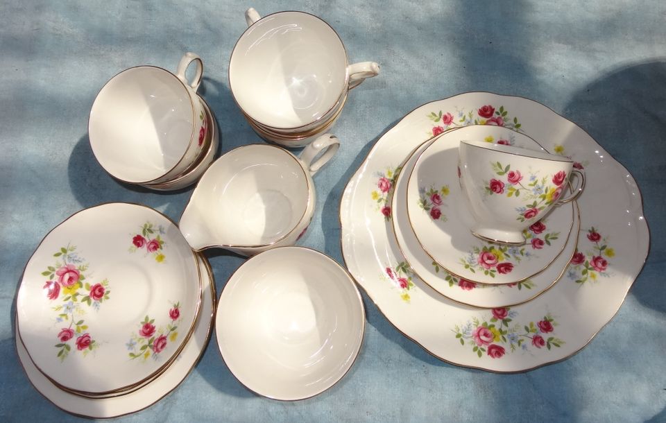 CG Ridgway Potteries Bone China Queen Anne Teeservice 19teilig gu in Breitscheid