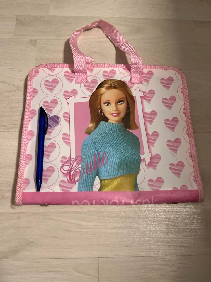 Tasche, Spielzeug, Kind, Barbie, Puppe, rosa, pink, Kunststoff in Köln