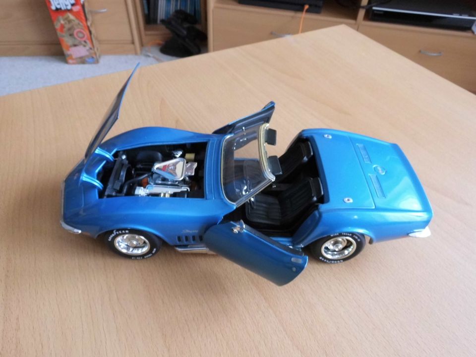 69er Corvette Stingray Blau Revell 1:18 ohne OVP + Hot Wheel 72er in Falkensee