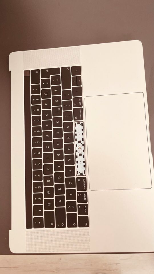 Apple macbook pro 2018 a1990 topcase in Bottrop