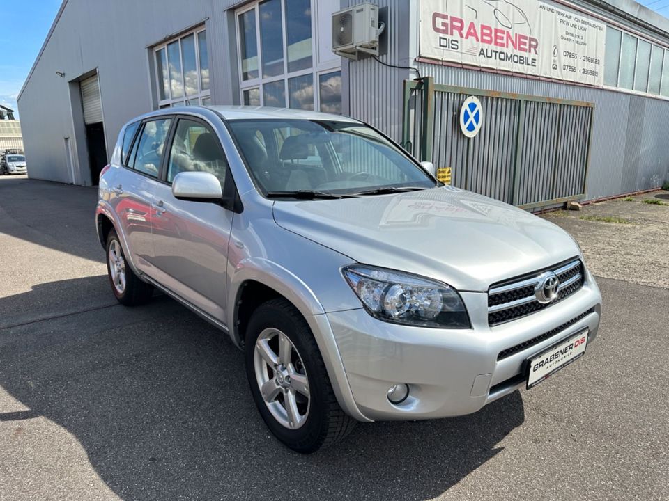 Toyota RAV 4x4 Sol 2.2 Klimaauto. Navi Temp. 177PS 2.H. in Graben-Neudorf