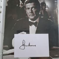 Roger Moore James Bond 007 Octopussy Autogramm cut ca 4x5 cm Hessen - Kassel Vorschau