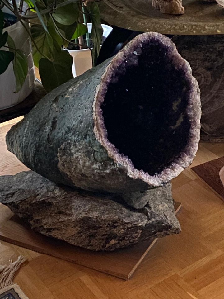 Amethyst Druse Geode Edelstein Kristall in Hünfelden