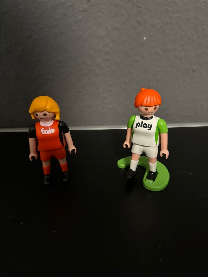 Playmobil Fußball Frauen 2 Stück siehe Bild in Villingen-Schwenningen