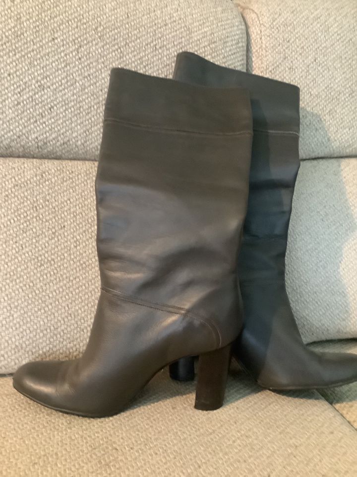 BUFFALO LEDER STIEFEL. TOP. GR. 40 in Hamburg