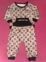 Schickes 2 teiliges Baby Set Anzug Jogger Hose Pullover Gr.62/68 Bayern - Augsburg Vorschau