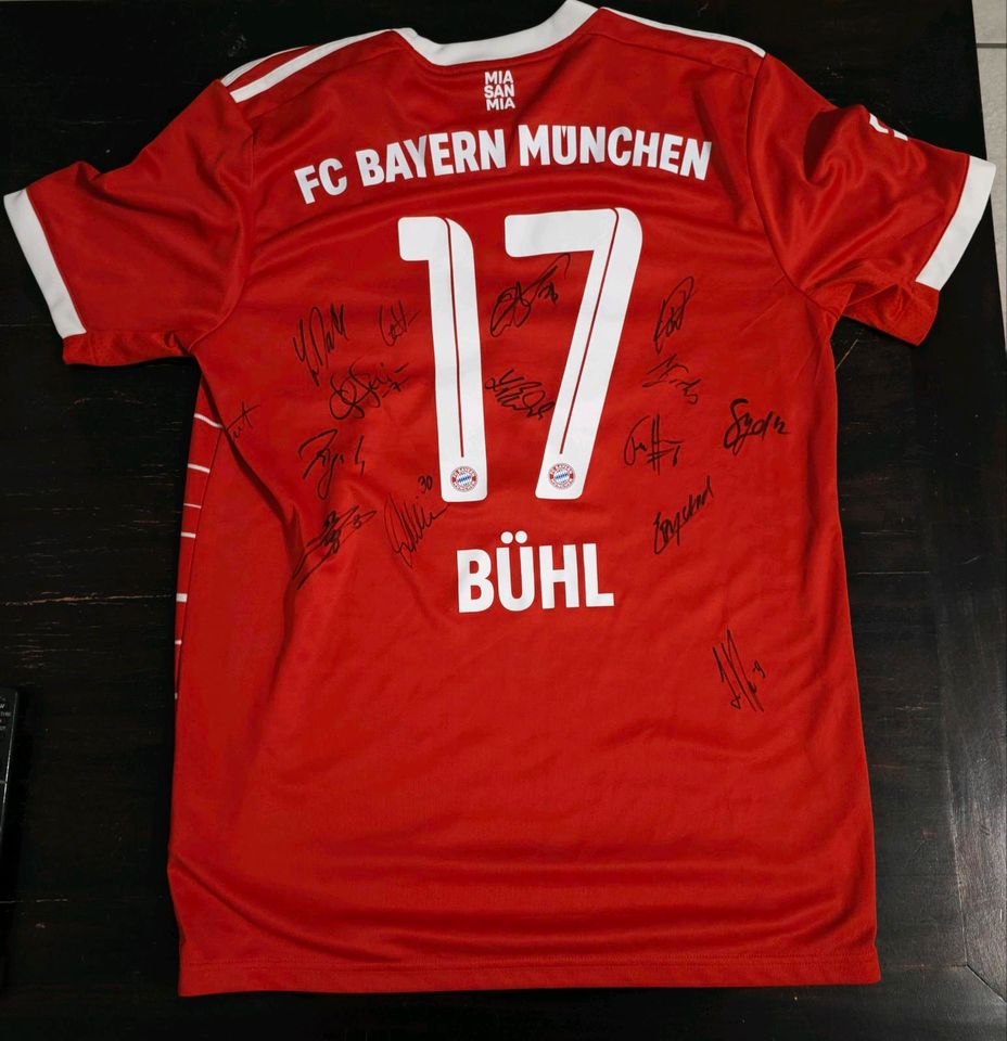 FC Bayern München Trikot Frauen Bühl 17 handsigniert in Puchheim