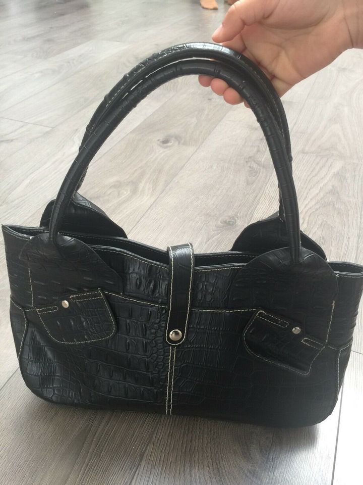 Damen Schuhe Schwarz in Gr links 40 rechts 39 mit passende Tasche in Heiligenhaus